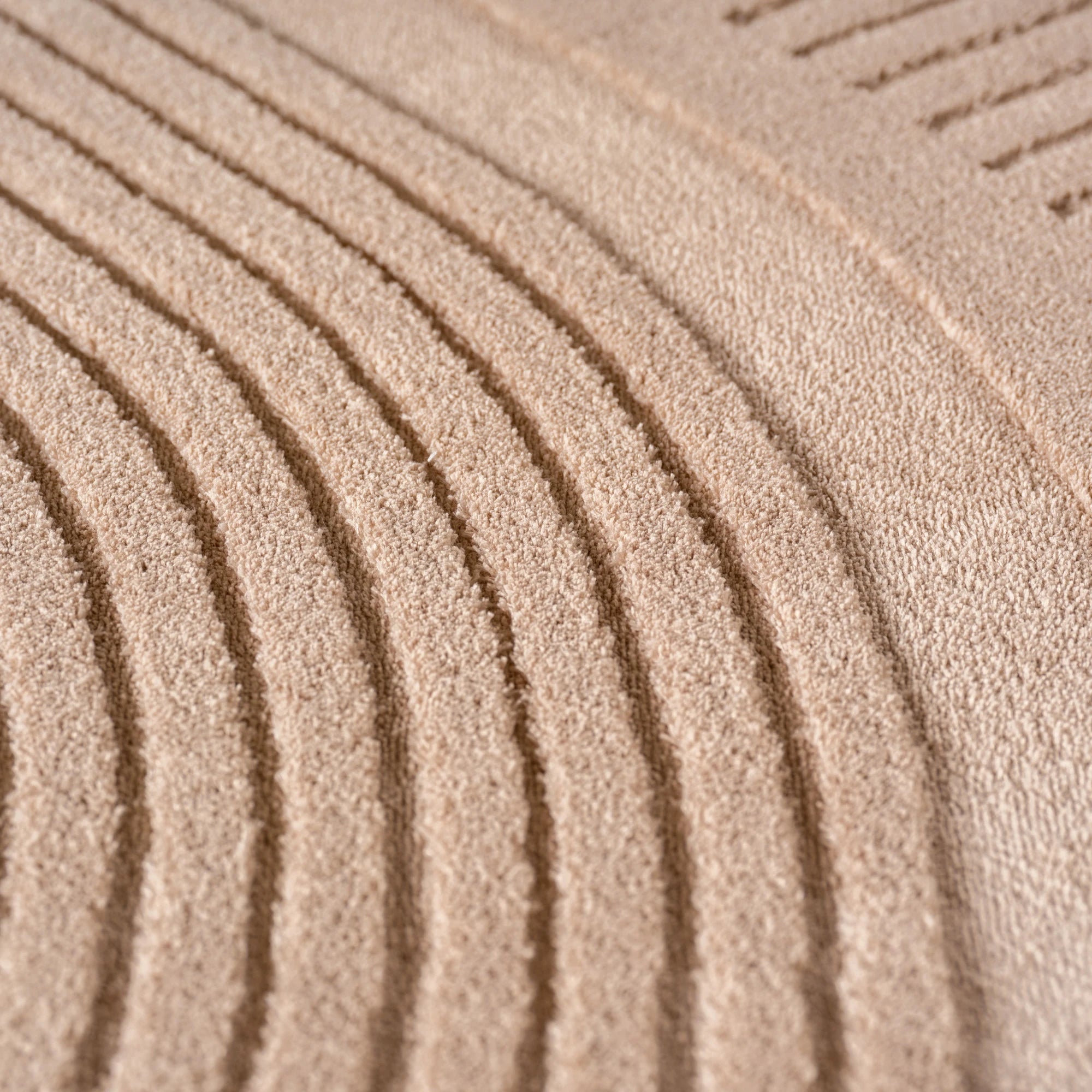 Modern Grooved Wavy Line Area Rug | Beige