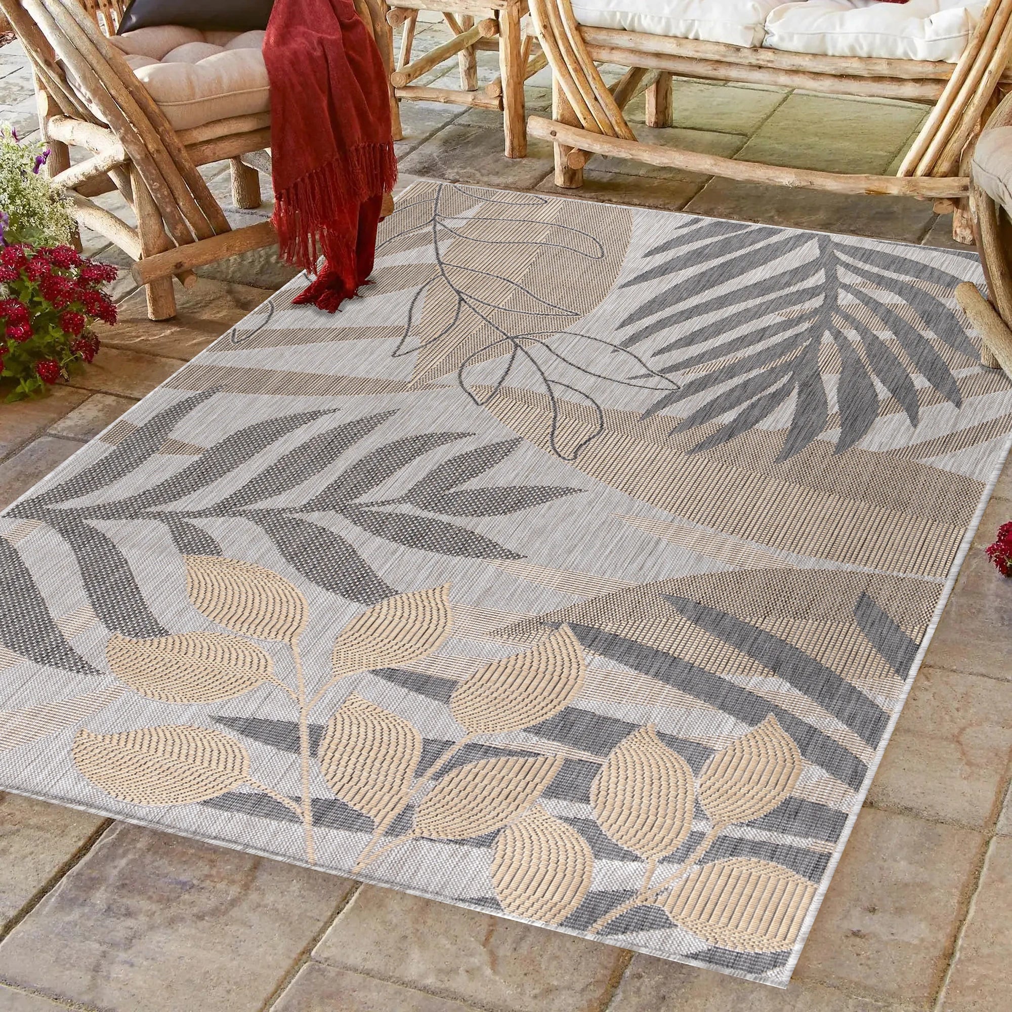 Palm Chic Patio Rug | Beige