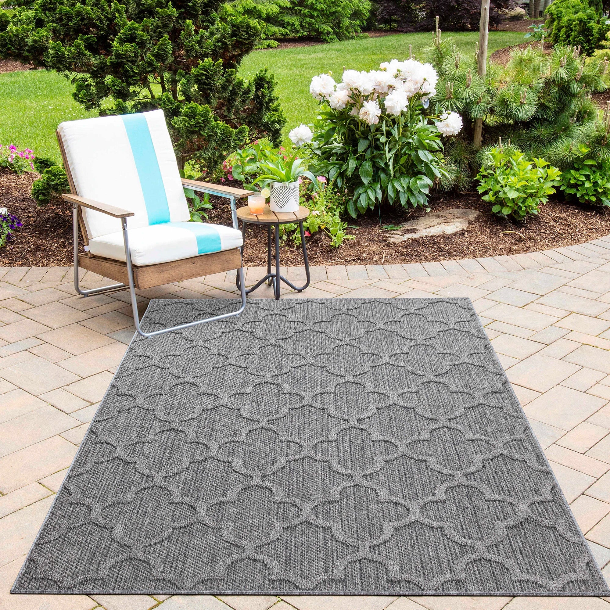 Distressed Ogee Pattern Outdoor Rug | Gray