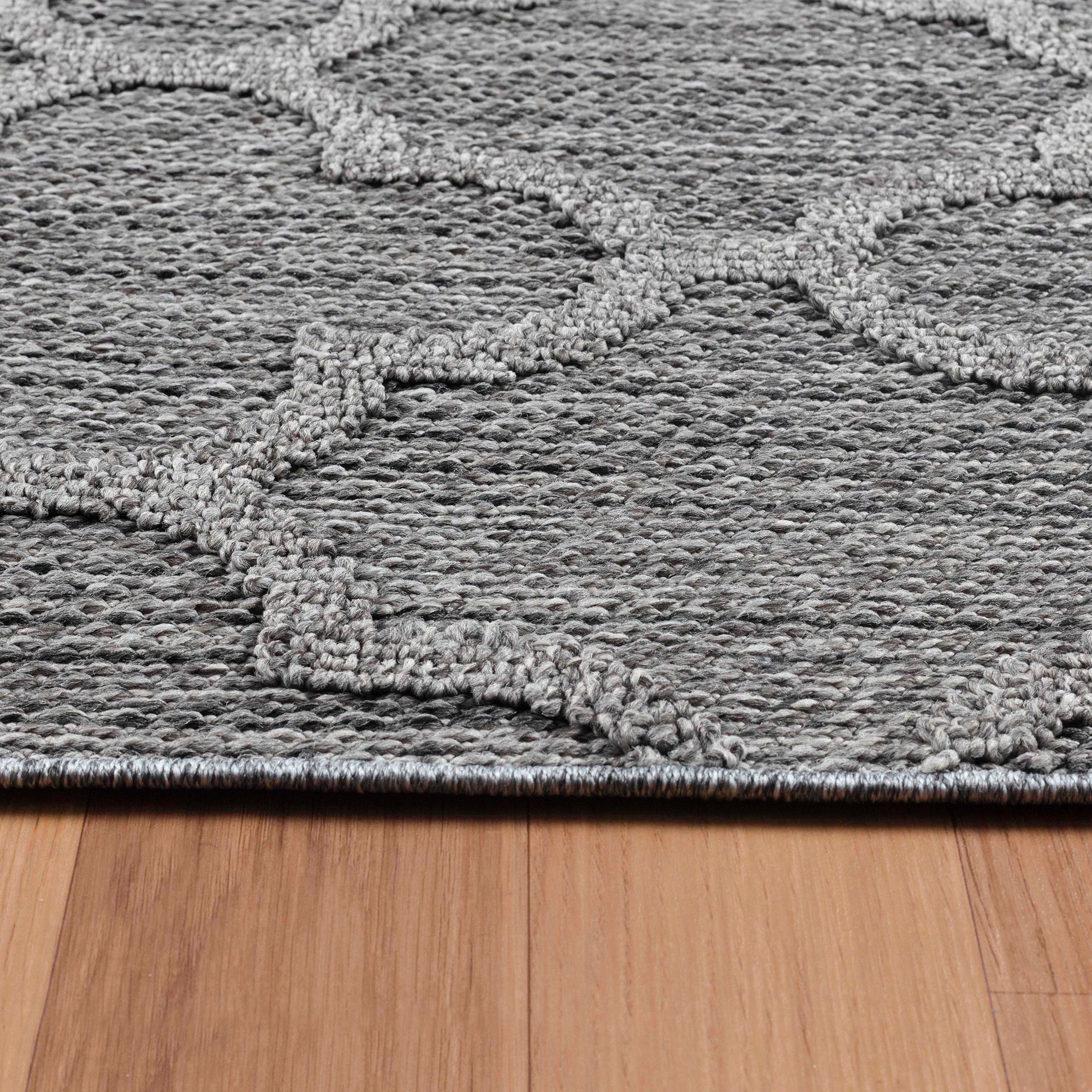 Distressed Ogee Pattern Outdoor Rug | Gray