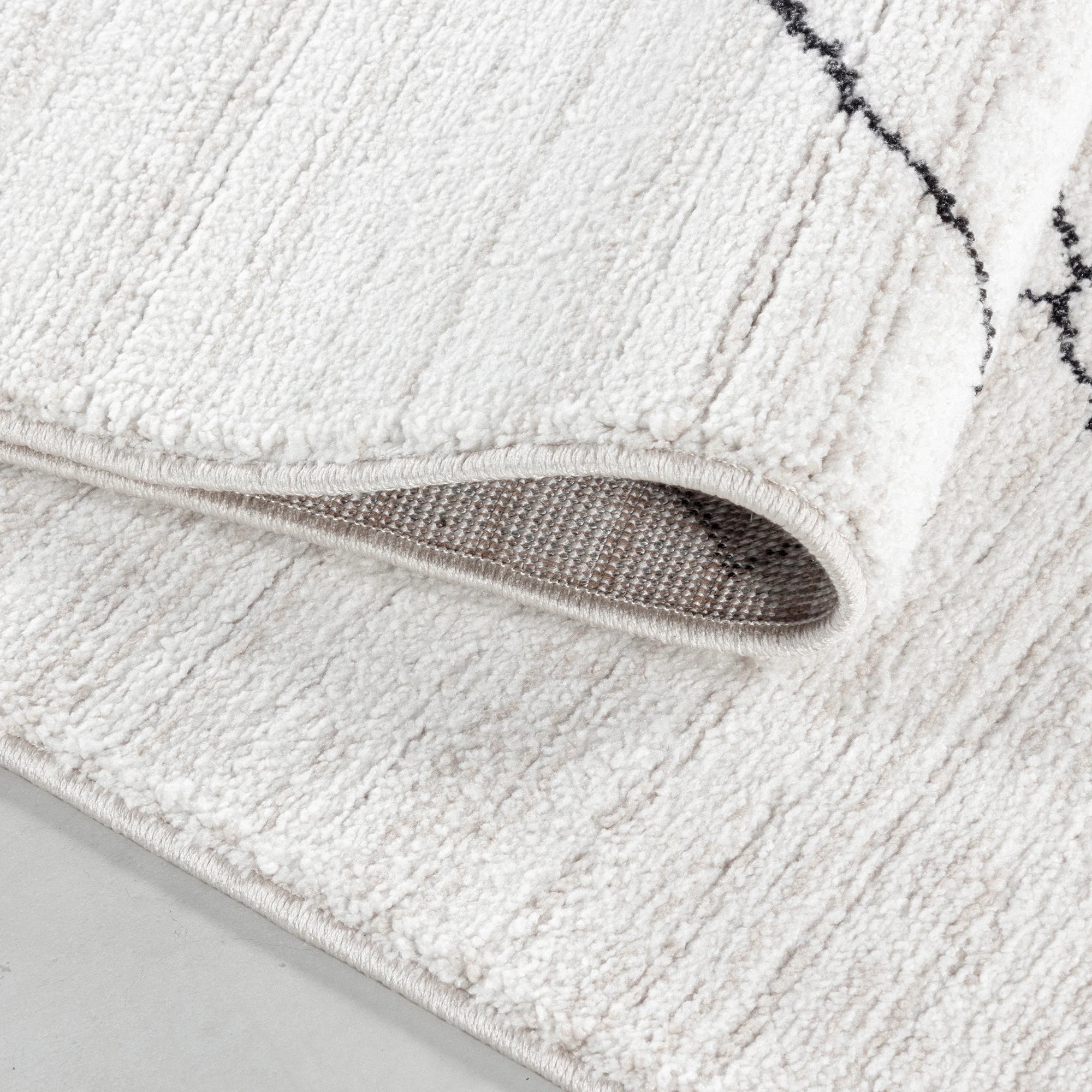 Minimalist Thin Line Diamond Trellis Rug | Cream