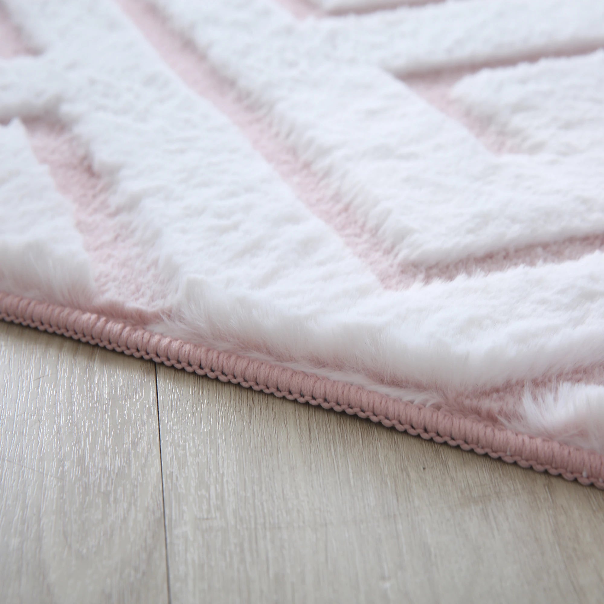Scandinavian Fluffy Chic Area Rug Pink
