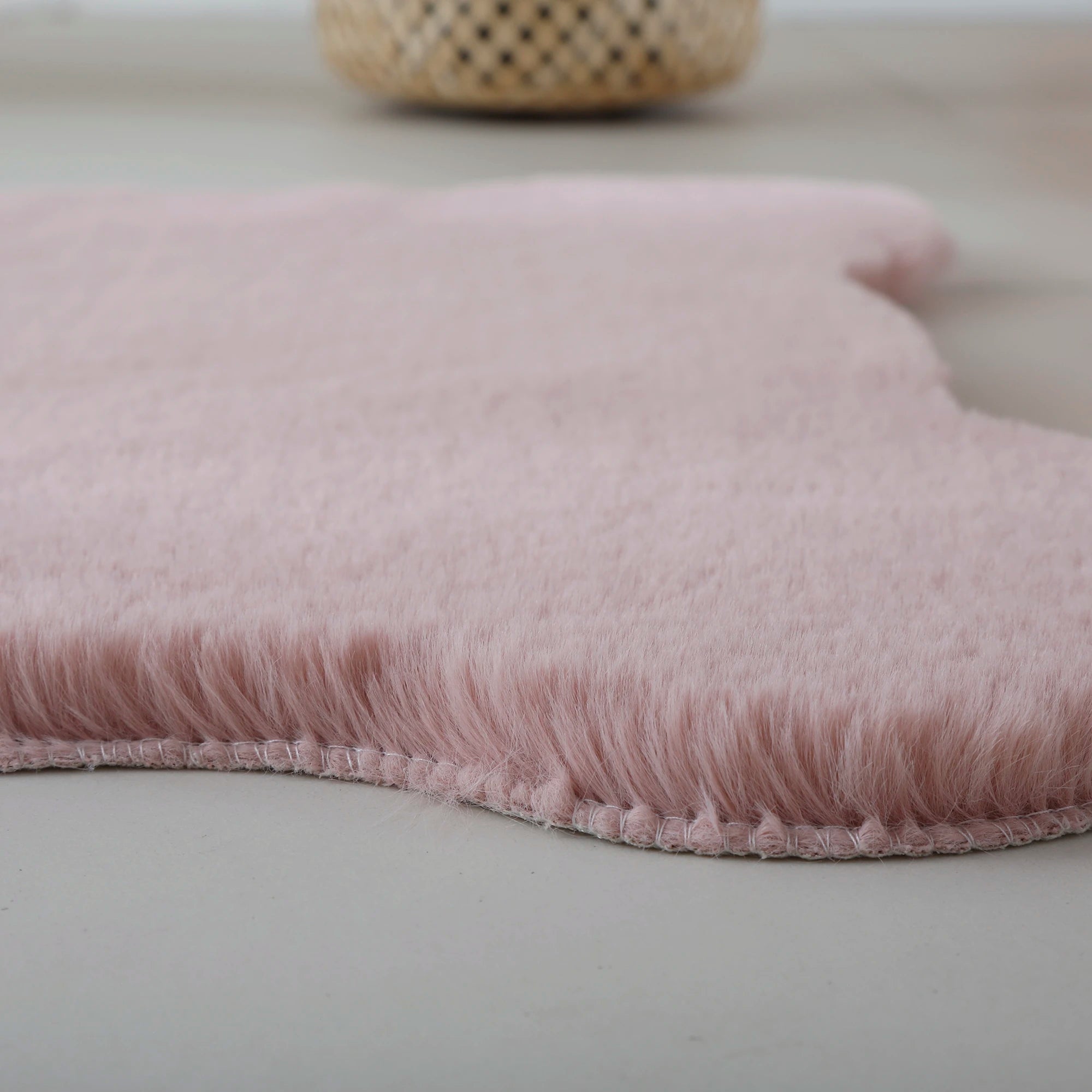 Bear Form Stylish Rug | Pink
