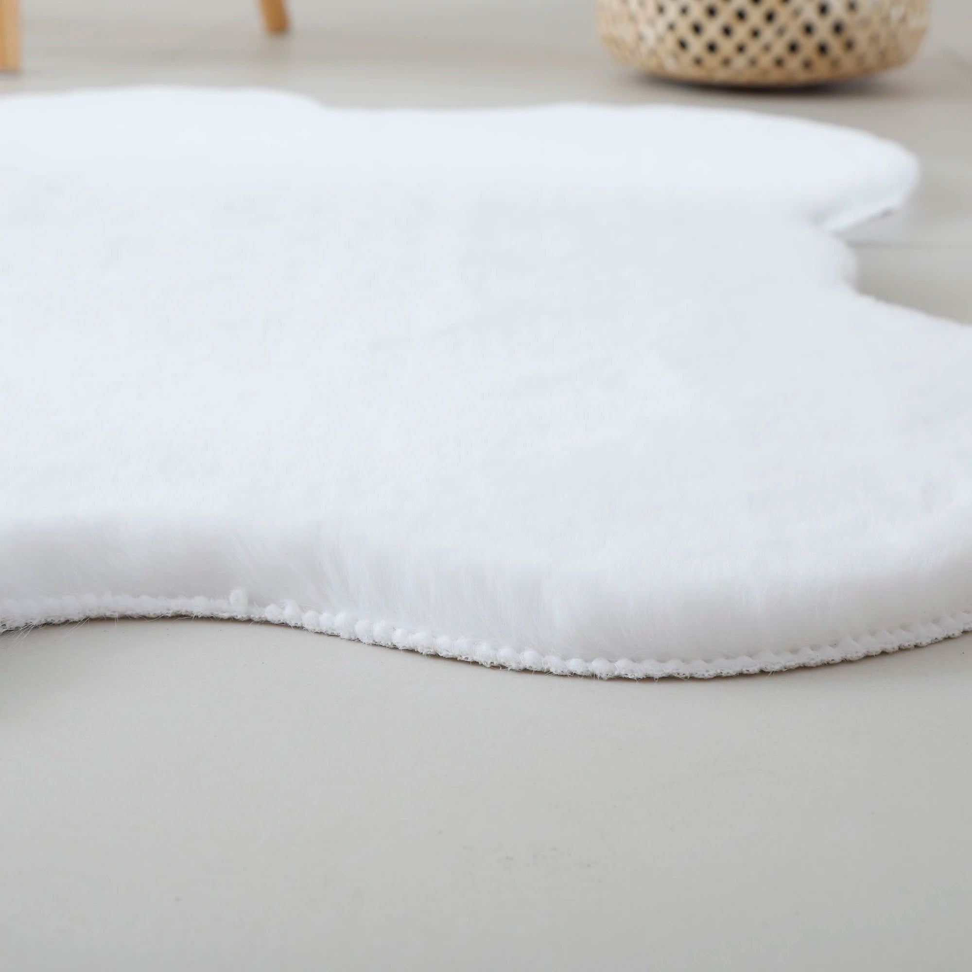 Bear Form Stylish Rug | White