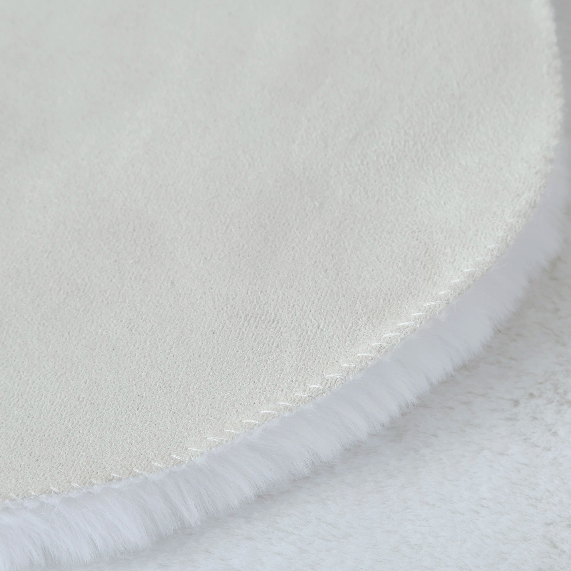 Bear Form Stylish Rug | White