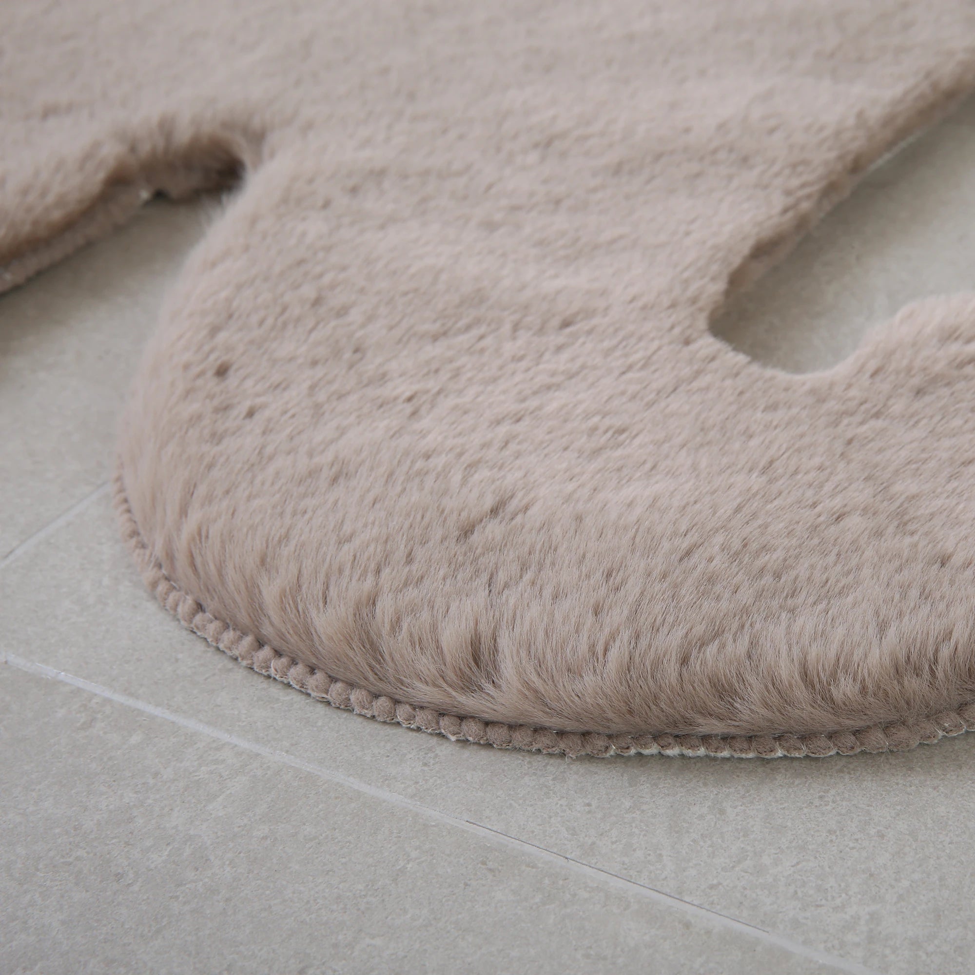 Elephant Shape Rug | Beige