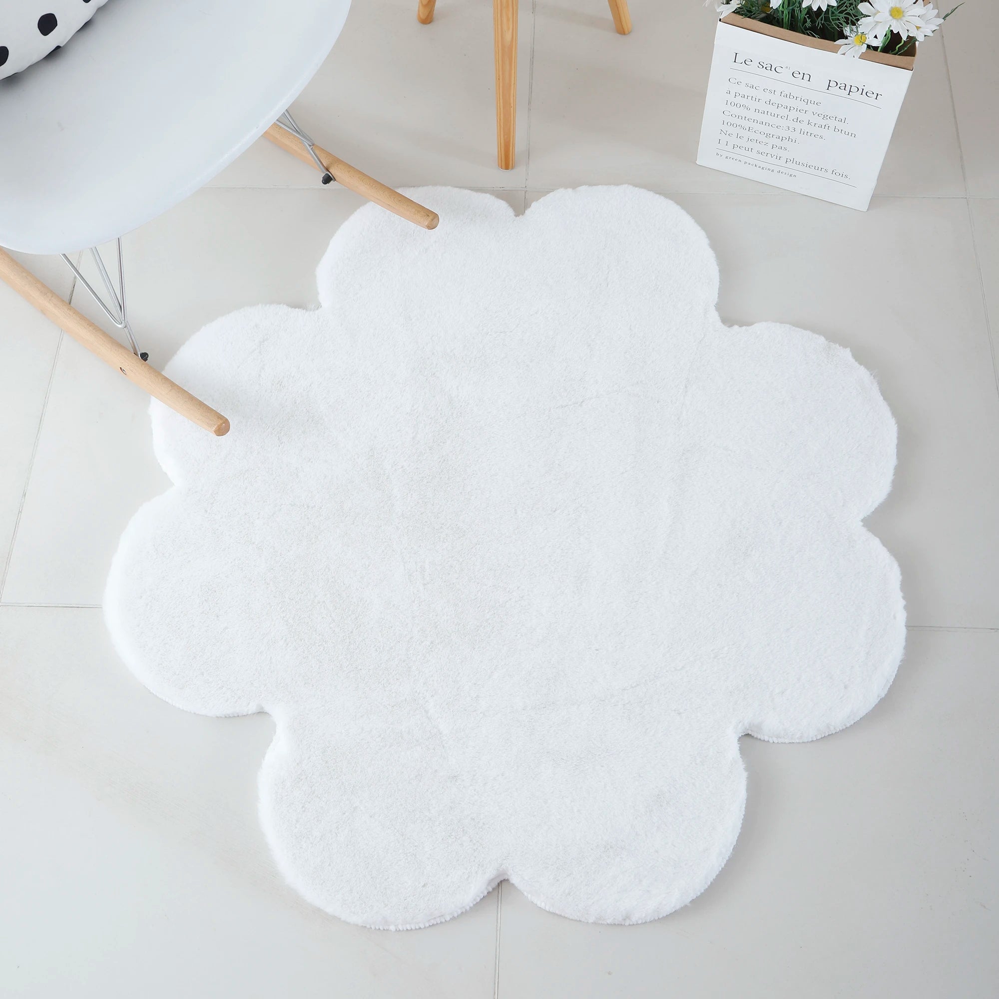 Clover Shape Rug White