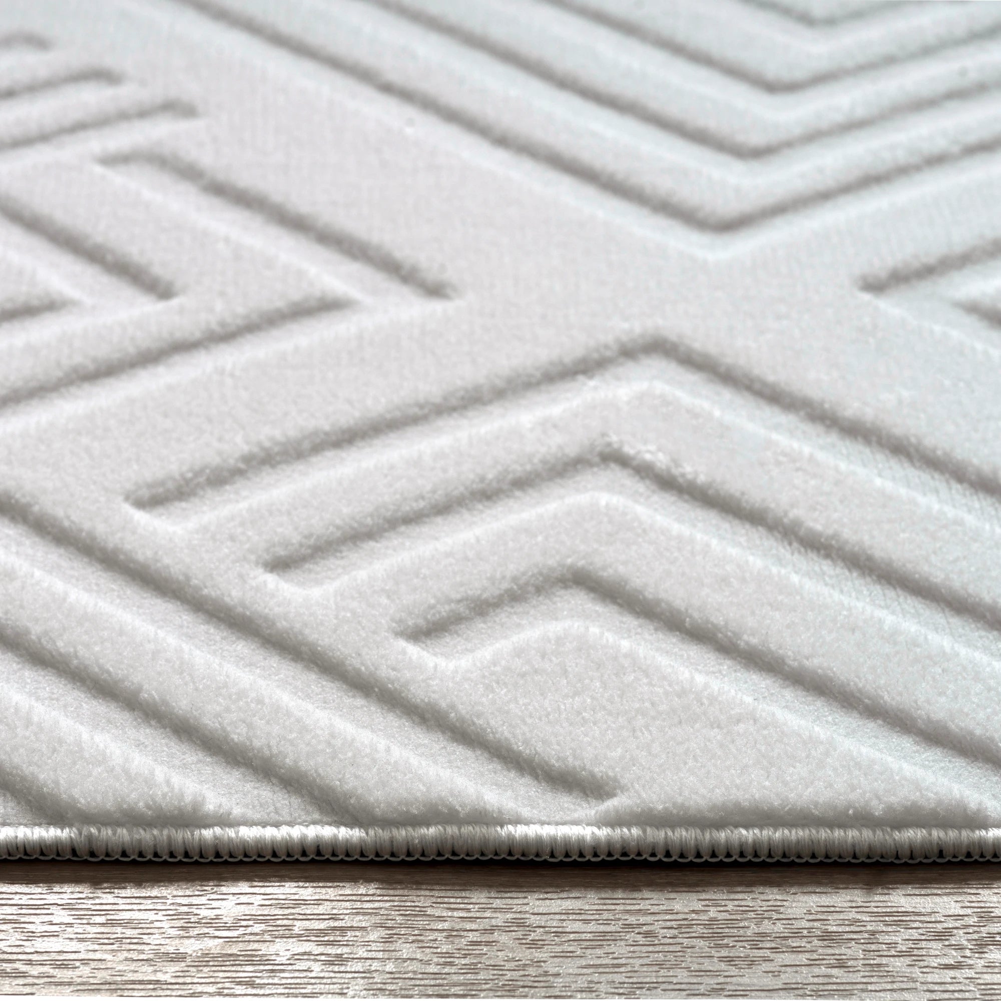 Modern Geometric Maze Plush Rug - White