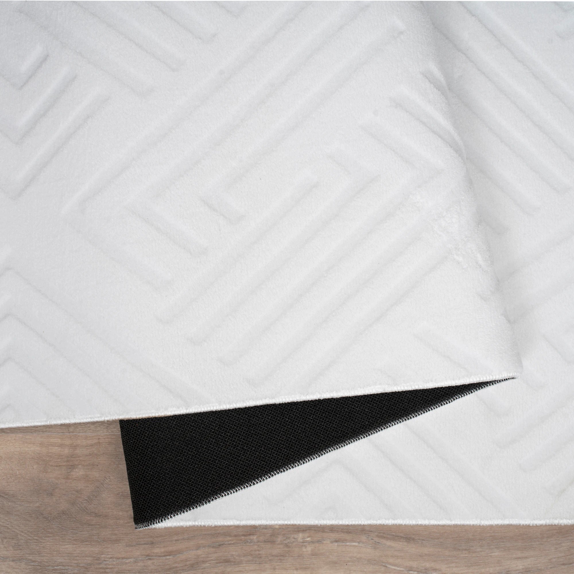 Modern Geometric Maze Plush Rug - White