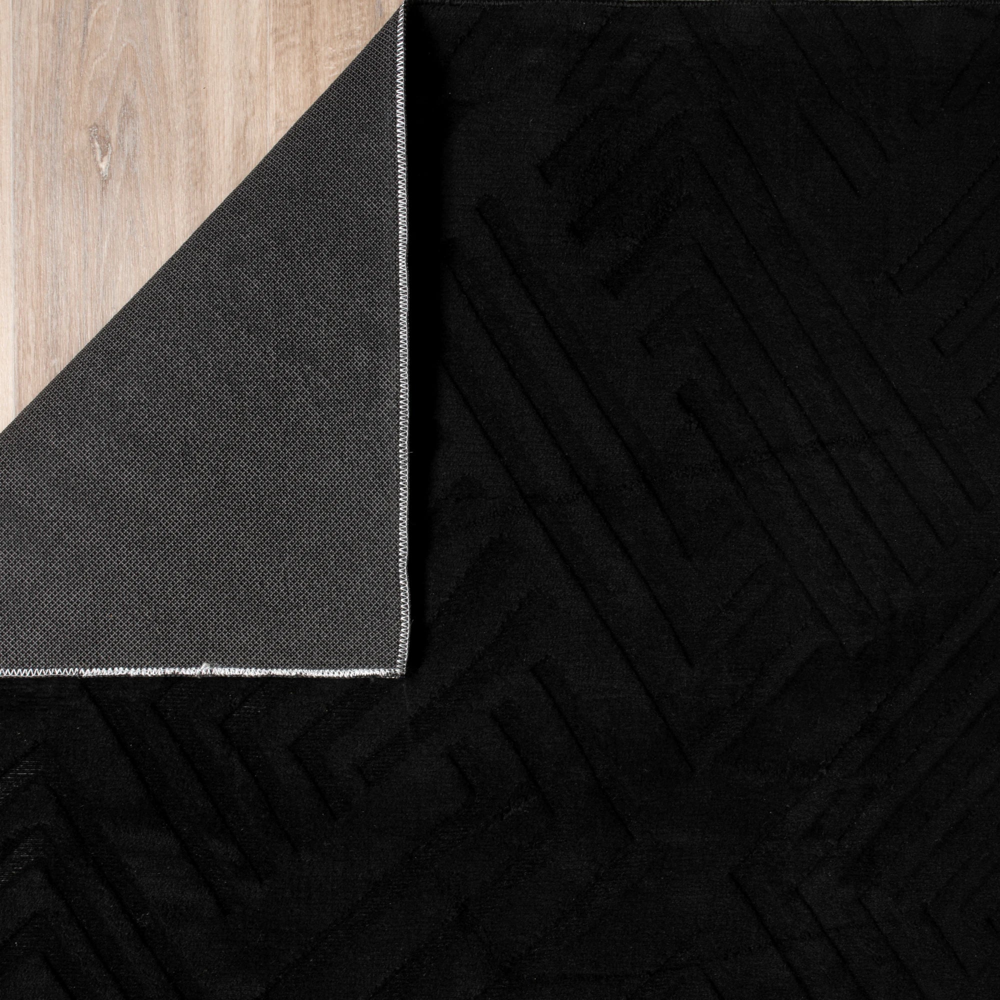 Modern Geometric Maze Plush Rug - Black