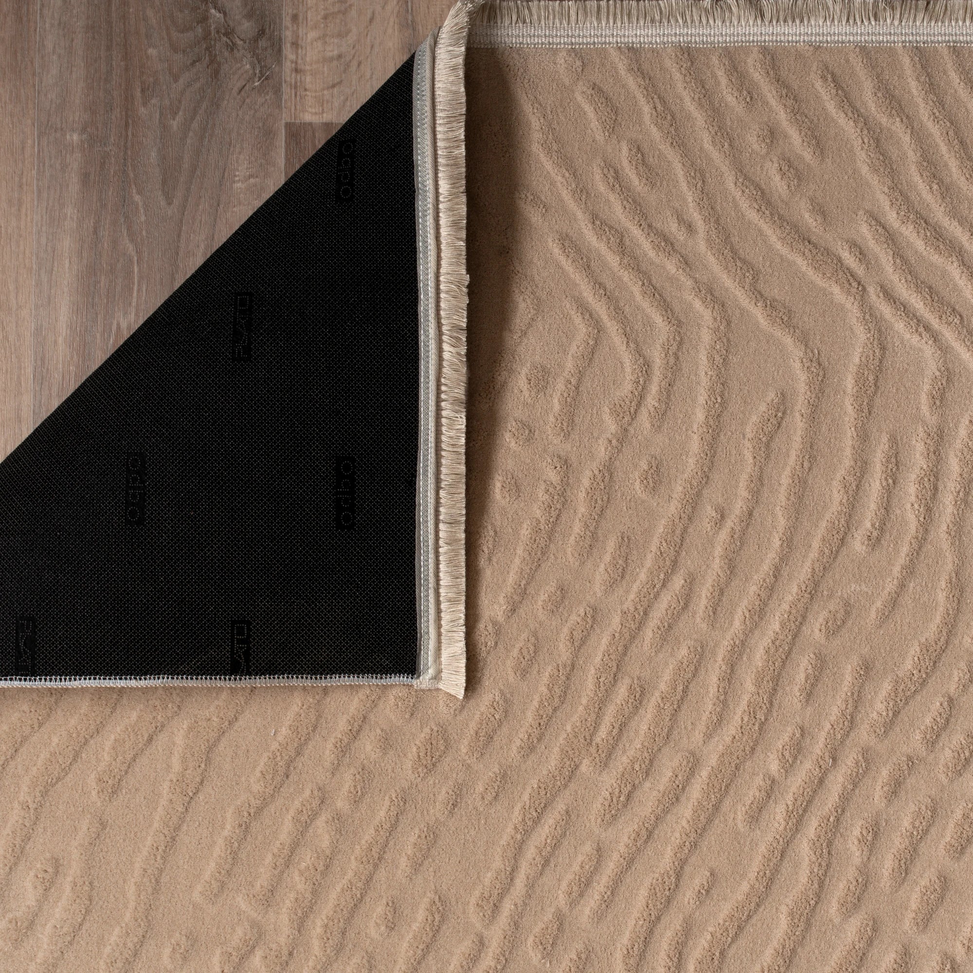 Modern Wavy Plush Rug - Beige