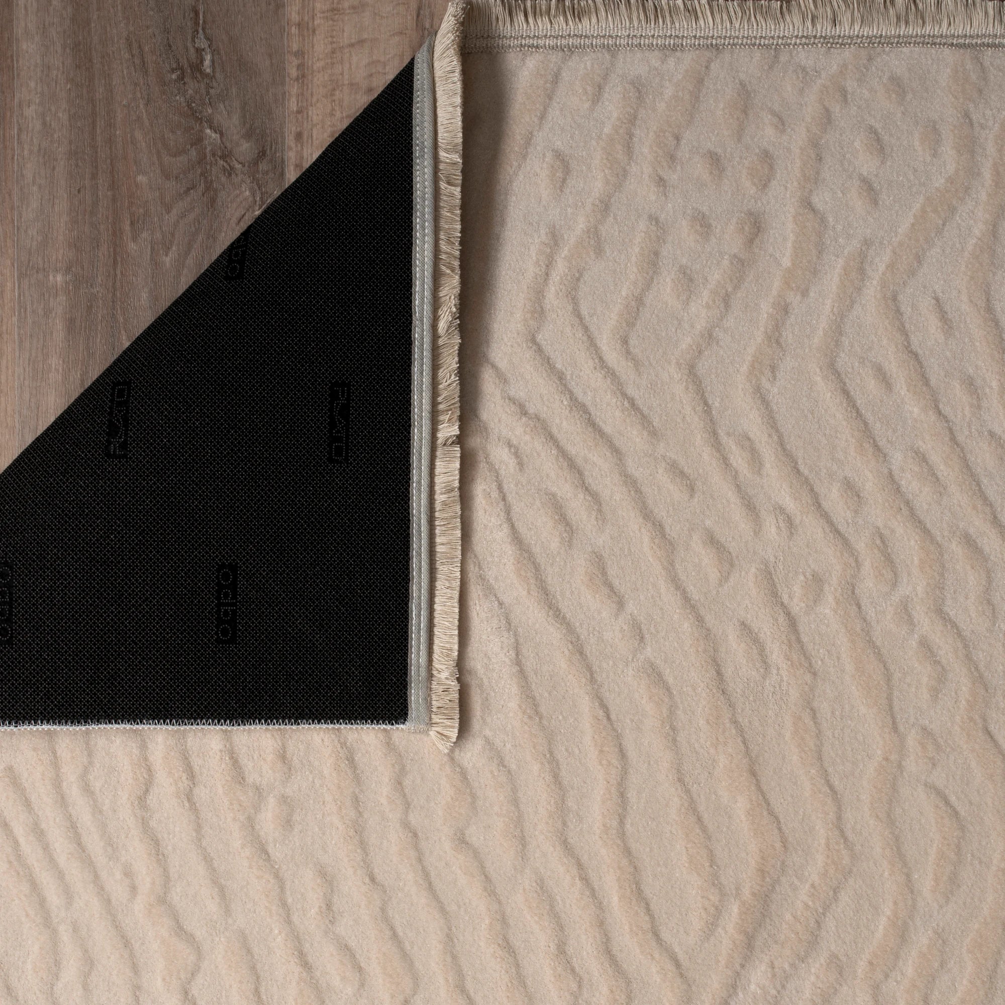 Modern Wavy Plush Rug - Ivory