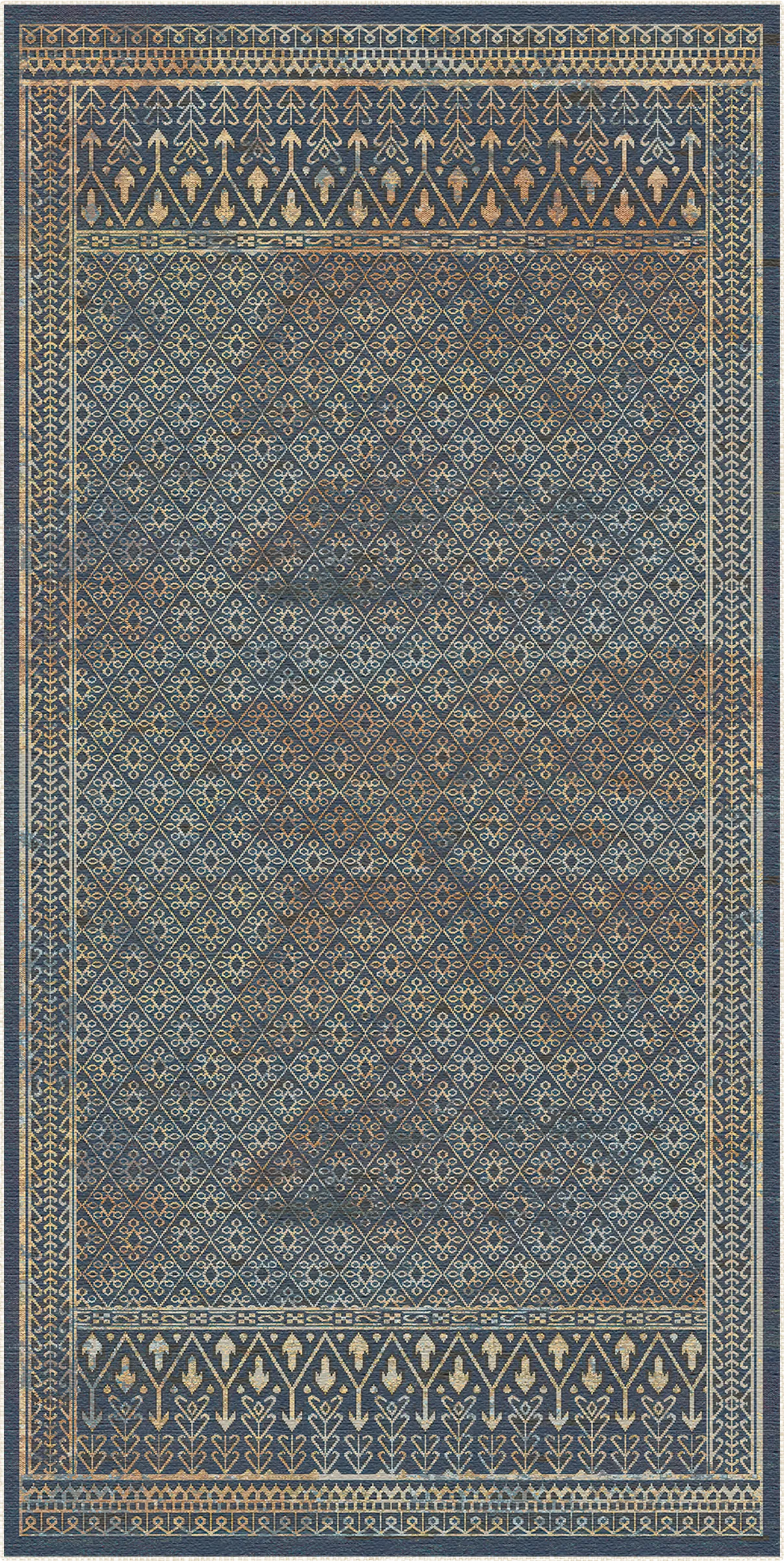 Un tappeto rettangolare con un motivo tradizionale dall’aspetto vissuto nei toni del blu ardesia, blu navy e beige, caratterizzato da un campo centrale e da elaborate bordature geometriche.