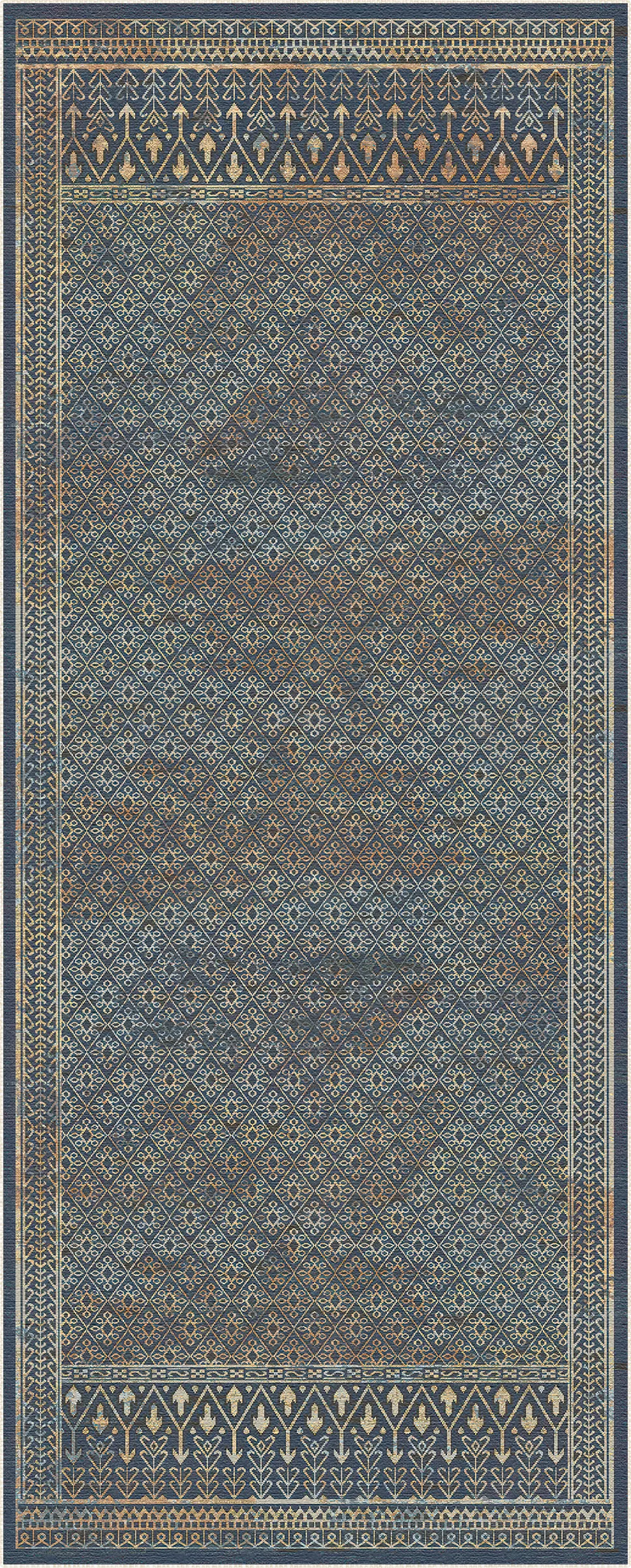 Un tappeto rettangolare per ambienti con un intricato motivo geometrico e floreale nei toni del blu ardesia, del verde petrolio, del marrone e del beige, caratterizzato da bordi decorativi nella parte superiore e inferiore.