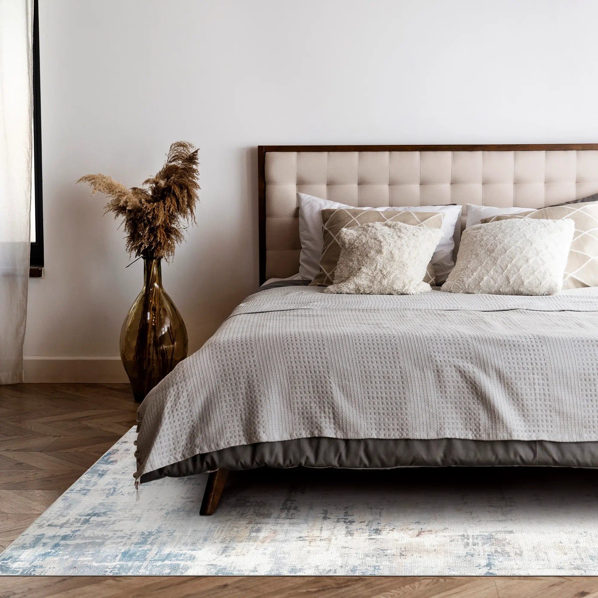 Serene Nimbus Distressed Abstract Rug